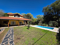 Vivienda de 3 dormitorios y Pileta en Alquiler Permanente en Villa General Belgrano